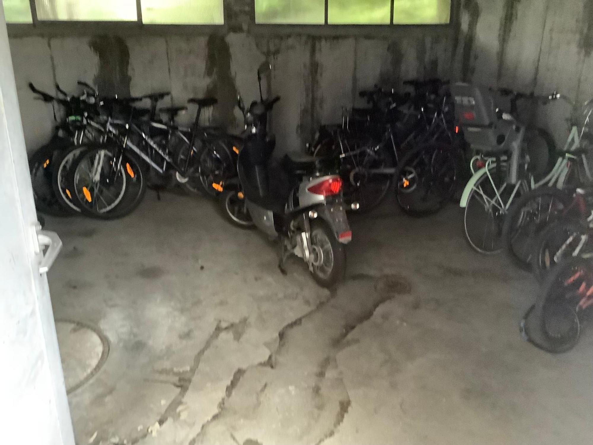 Chambre Spacieuse Et Confortable Avec Ecran Plat Oetwil an Der Limmat Bagian luar foto